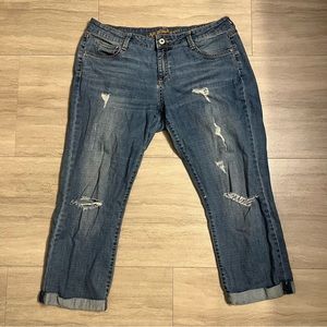 Trendy Capri Ripped Jeans